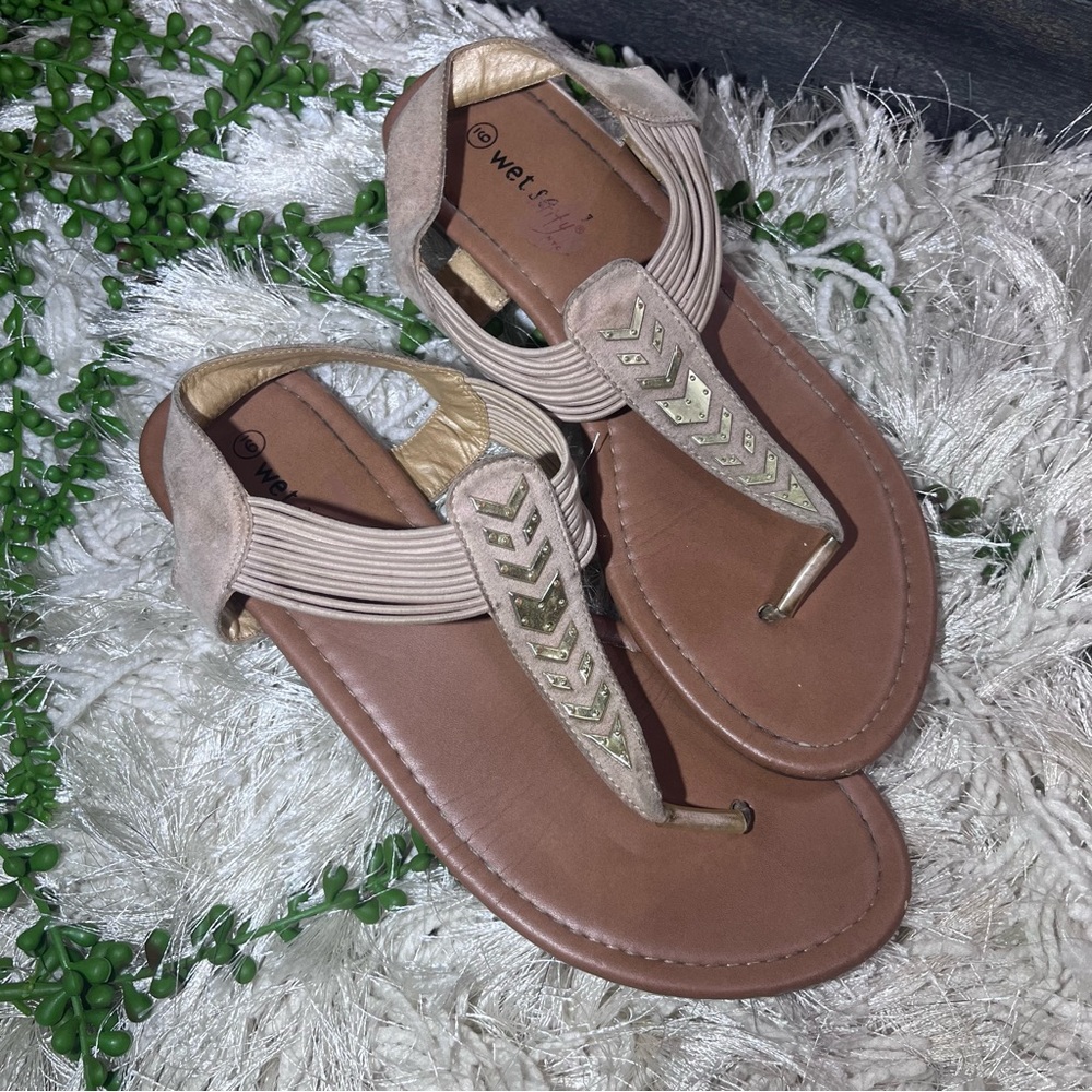 -🌼3/$30🌼Wet Seal Tan Studded Detail Flats/Sandals Size 9